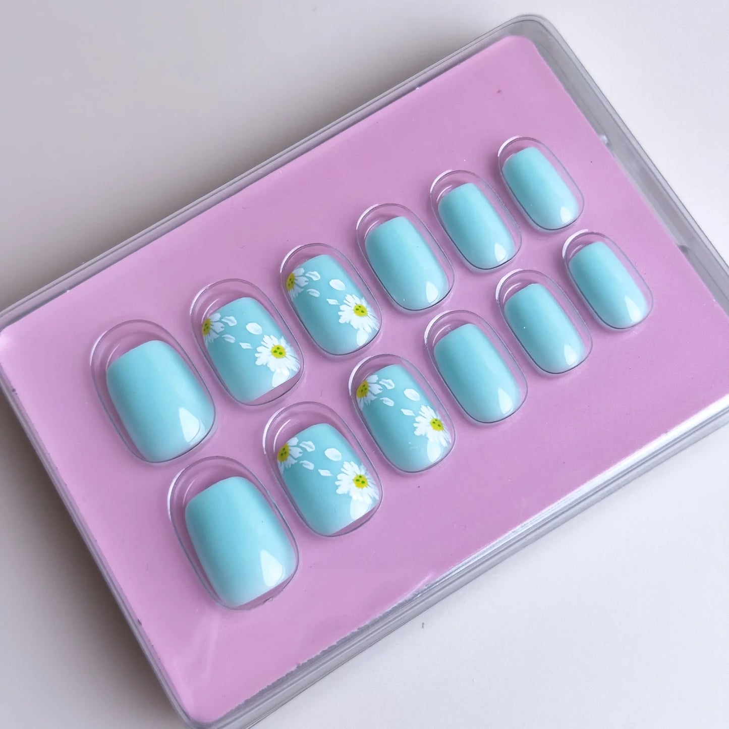 Faux ongles, press on nails, ongles maison, manucure