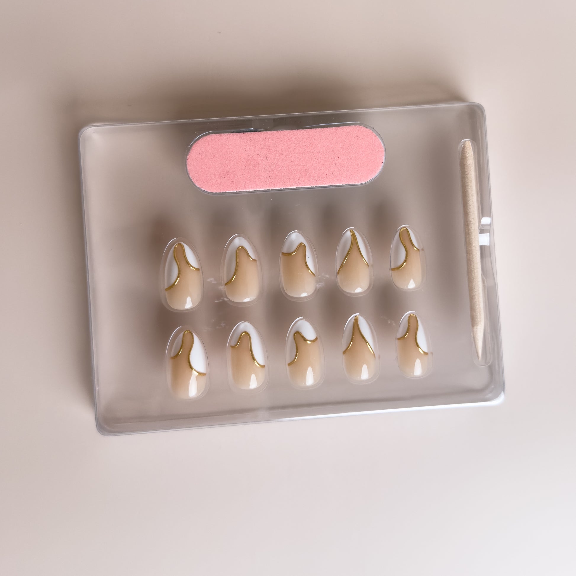 press on nails, manucure, french reverse
